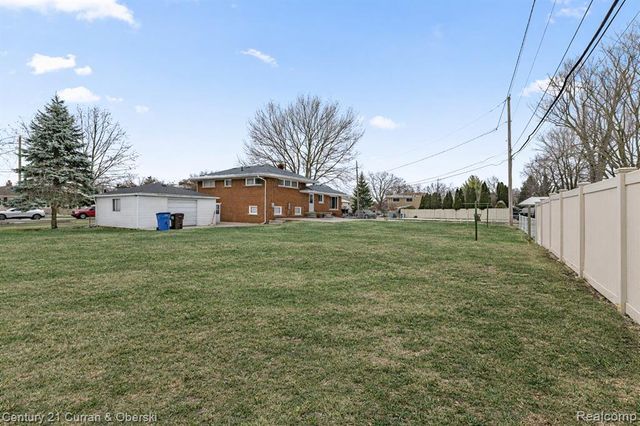 30631 Bayview Drive, Gibraltar, MI 48173