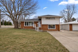 30631 Bayview Drive, Gibraltar, MI 48173