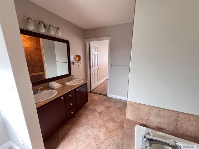 53 Highland Avenue, Clawson, MI 48017