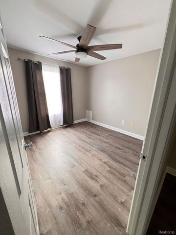 53 Highland Avenue, Clawson, MI 48017