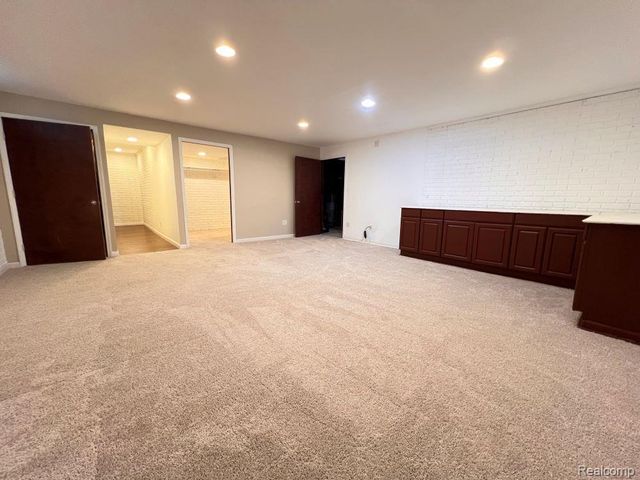 53 Highland Avenue, Clawson, MI 48017