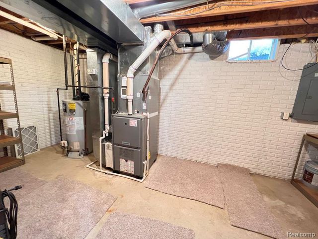 53 Highland Avenue, Clawson, MI 48017