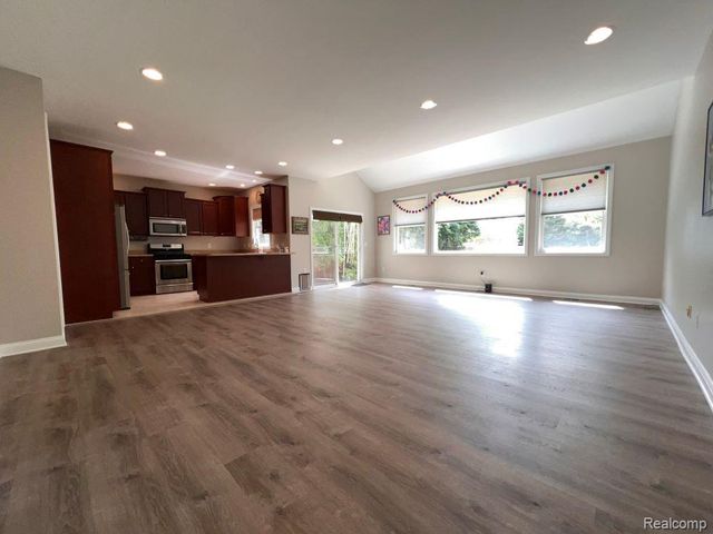 53 Highland Avenue, Clawson, MI 48017