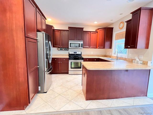 53 Highland Avenue, Clawson, MI 48017