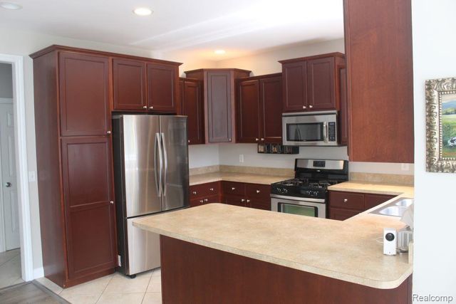 53 Highland Avenue, Clawson, MI 48017