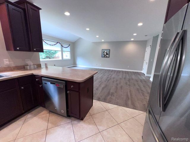 53 Highland Avenue, Clawson, MI 48017