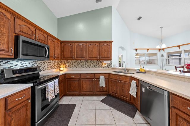 6351 OAK SHORE DRIVE DRIVE, St Cloud, FL 34771