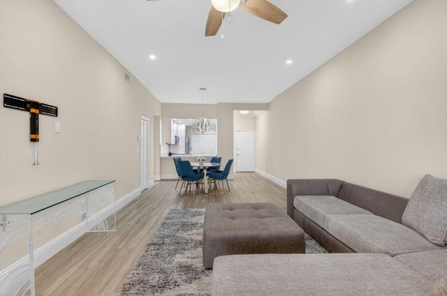 7484 La Paz Boulevard 103, Boca Raton, FL 33433