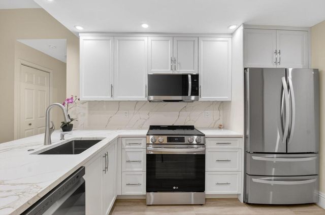 7484 La Paz Boulevard 103, Boca Raton, FL 33433