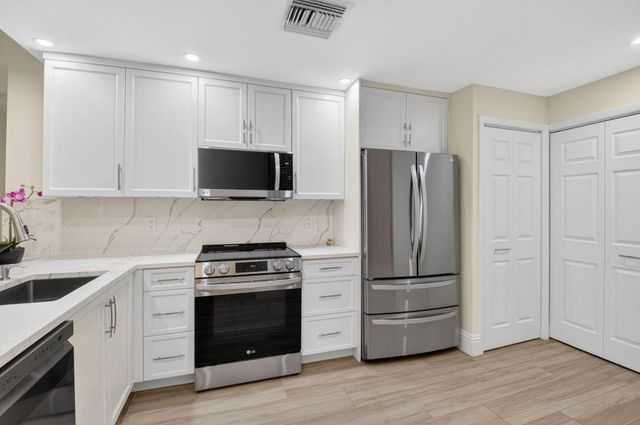 7484 La Paz Boulevard 103, Boca Raton, FL 33433