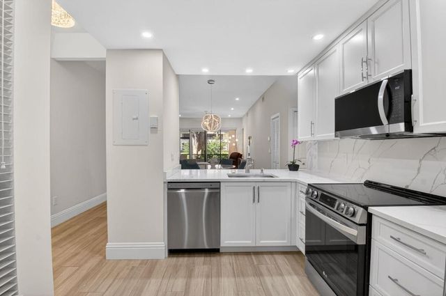 7484 La Paz Boulevard 103, Boca Raton, FL 33433