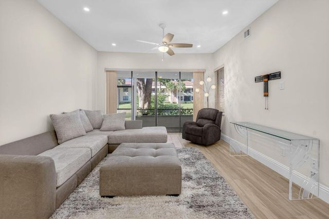 7484 La Paz Boulevard 103, Boca Raton, FL 33433