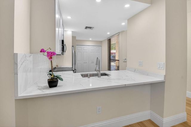 7484 La Paz Boulevard 103, Boca Raton, FL 33433