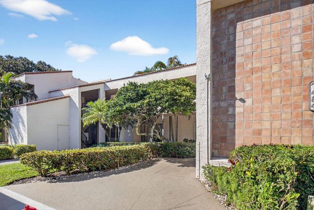 7484 La Paz Boulevard 103, Boca Raton, FL 33433