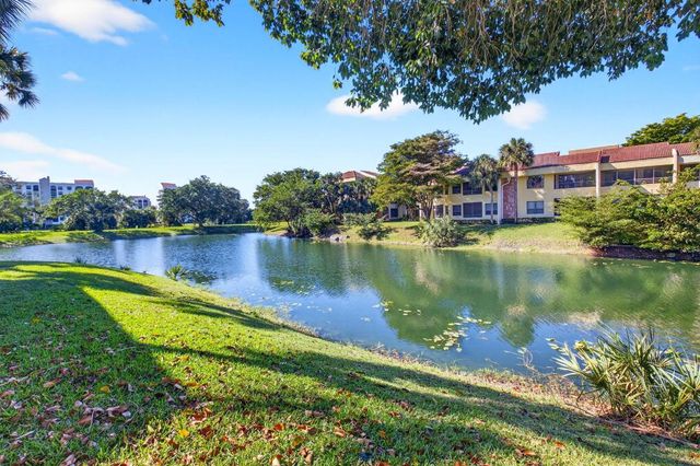7484 La Paz Boulevard 103, Boca Raton, FL 33433