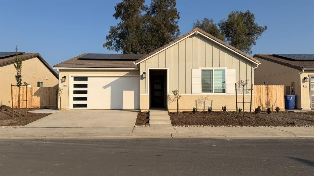 Image 1 of property listing at 2153 N Renn Avenue, Clovis, CA 93619