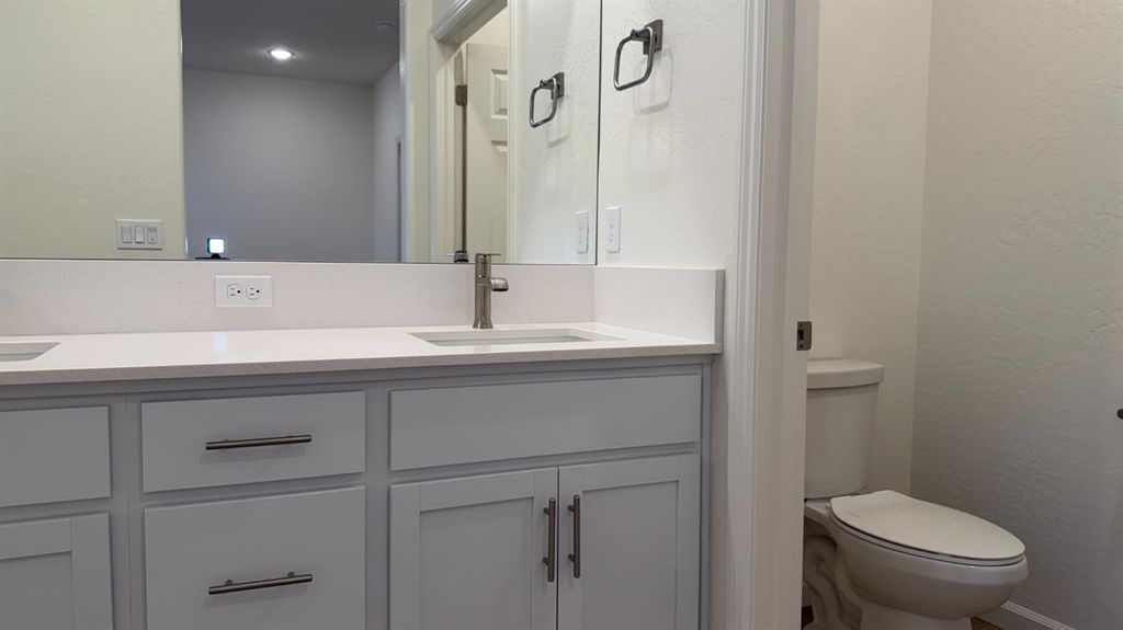 Image 25 of property listing at 2153 N Renn Avenue, Clovis, CA 93619