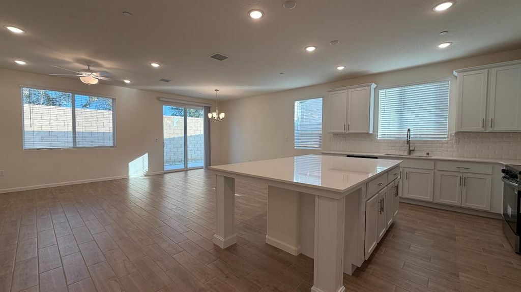 Image 3 of property listing at 2153 N Renn Avenue, Clovis, CA 93619