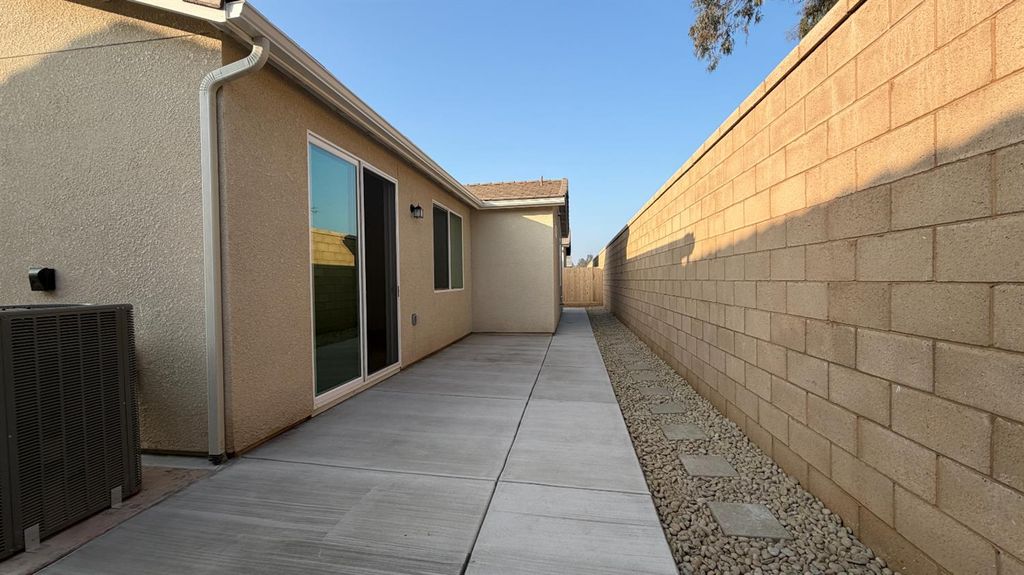 Image 31 of property listing at 2153 N Renn Avenue, Clovis, CA 93619