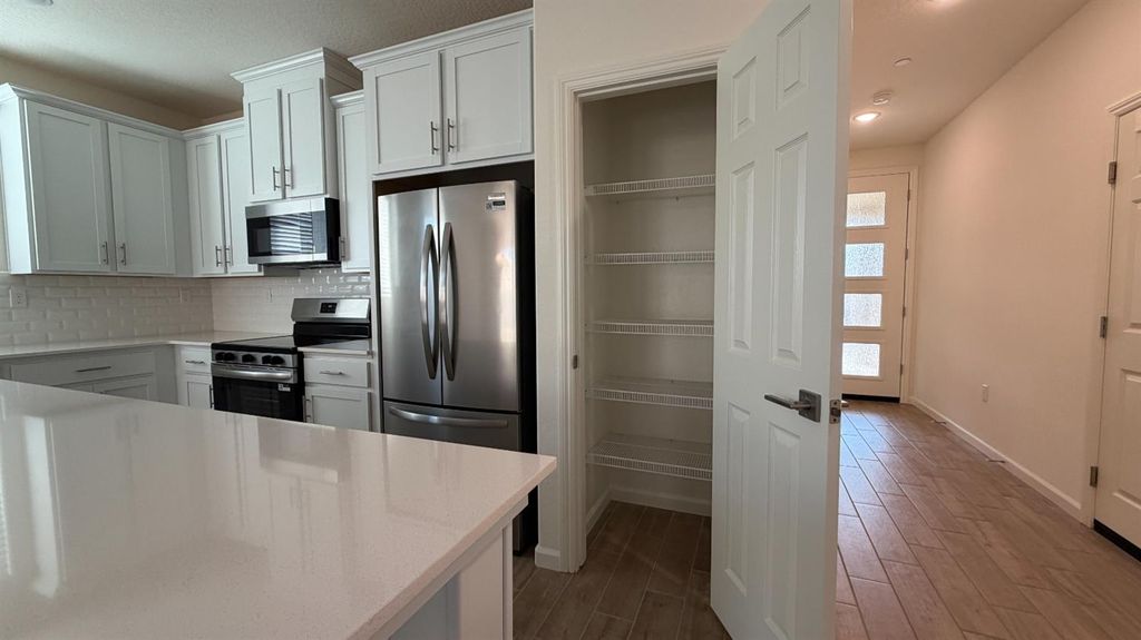 Image 5 of property listing at 2153 N Renn Avenue, Clovis, CA 93619