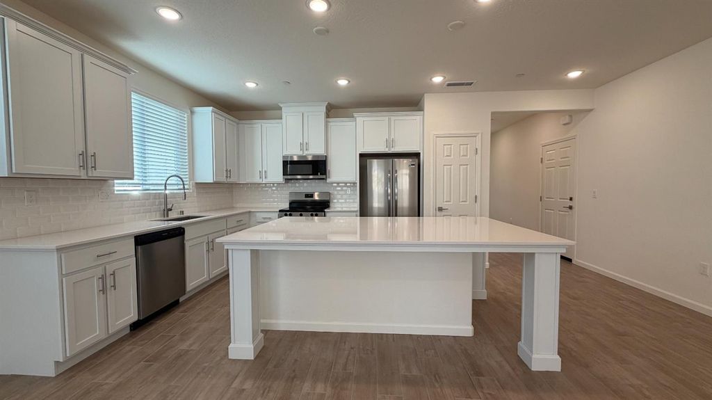 Image 9 of property listing at 2153 N Renn Avenue, Clovis, CA 93619