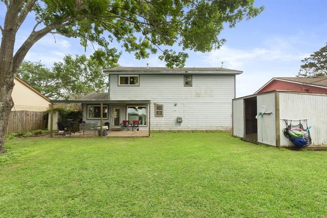 1305 Clover Drive, Angleton, TX 77515
