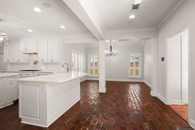 6042 Riverbrook Dr, Baton Rouge, LA 70820