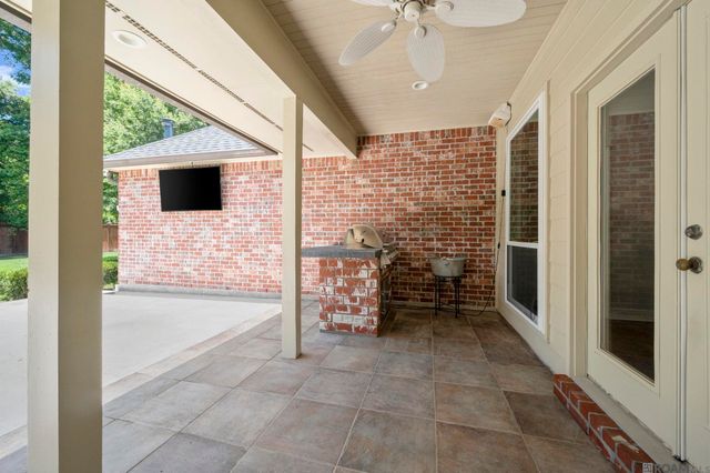6042 Riverbrook Dr, Baton Rouge, LA 70820