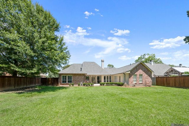 6042 Riverbrook Dr, Baton Rouge, LA 70820