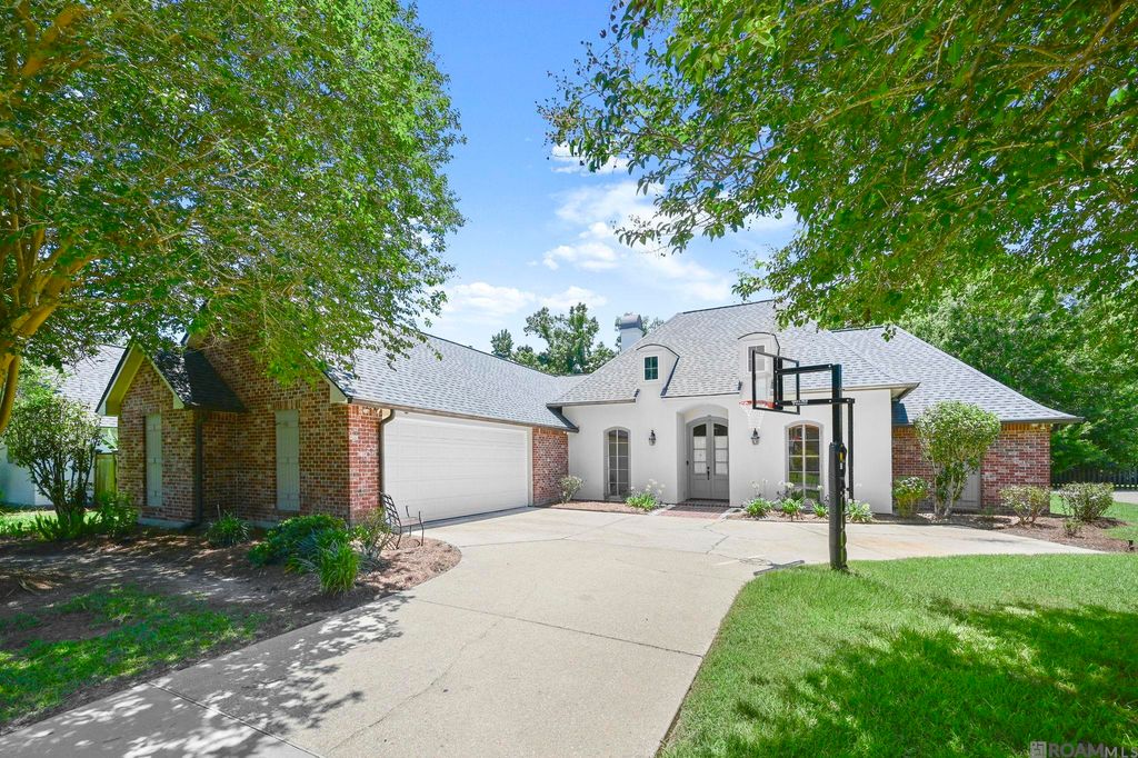 6042 Riverbrook Dr, Baton Rouge, LA 70820
