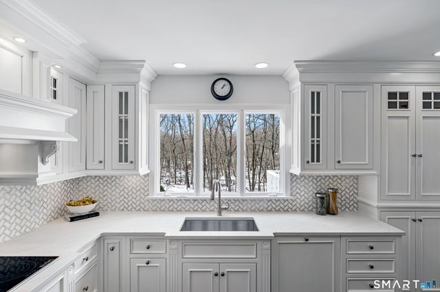 1038 West Road, New Canaan, CT 06840