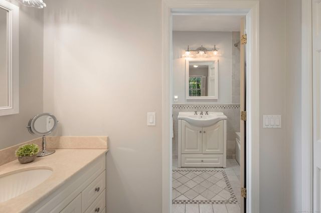 1038 West Road, New Canaan, CT 06840