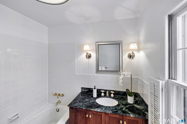 1038 West Road, New Canaan, CT 06840