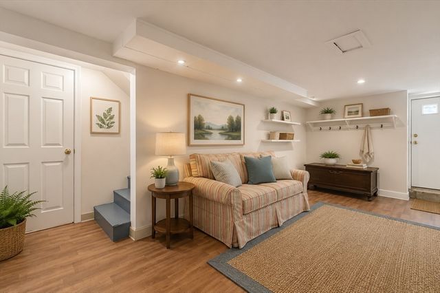 34 Sheridan Rd, Wellesley, MA 02481