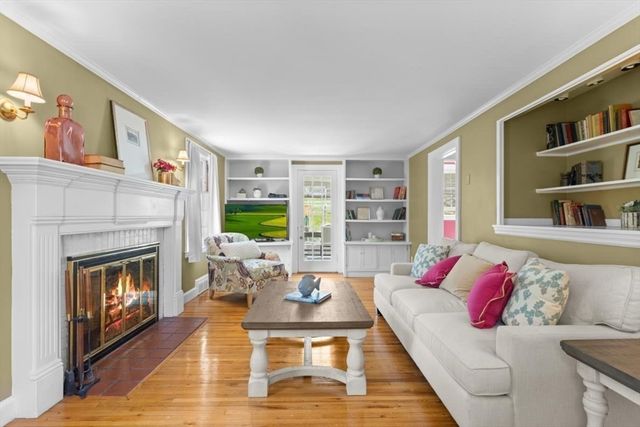34 Sheridan Rd, Wellesley, MA 02481