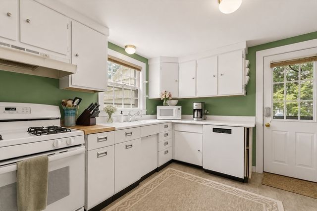 34 Sheridan Rd, Wellesley, MA 02481