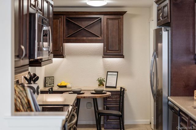 400 High Point Drive PH5, Hartsdale, NY 10530