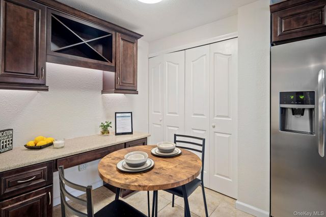 400 High Point Drive PH5, Hartsdale, NY 10530