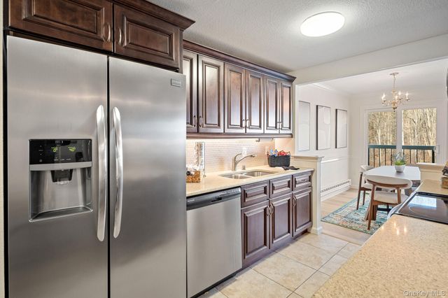 400 High Point Drive PH5, Hartsdale, NY 10530