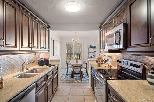 400 High Point Drive PH5, Hartsdale, NY 10530