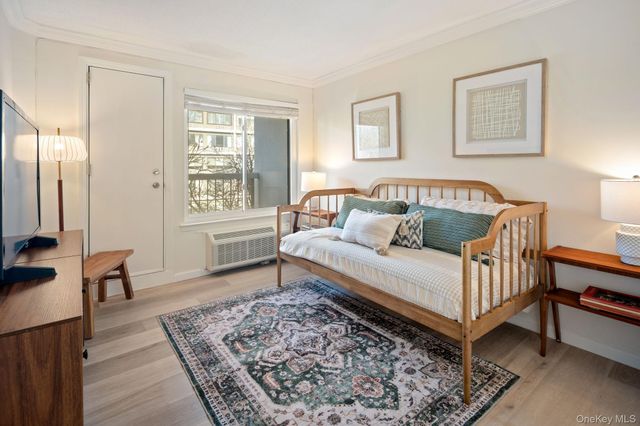 400 High Point Drive PH5, Hartsdale, NY 10530