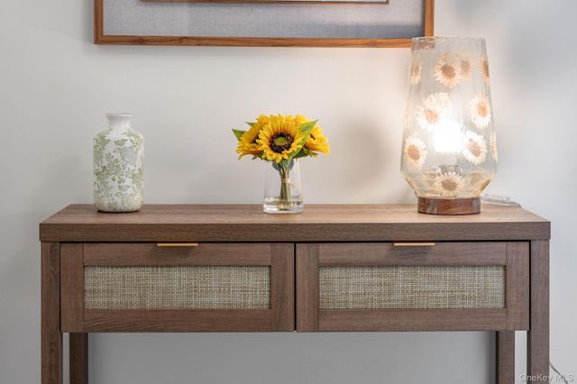 400 High Point Drive PH5, Hartsdale, NY 10530