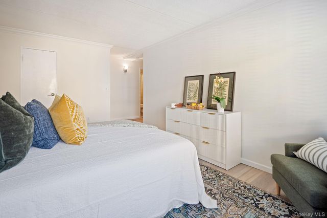 400 High Point Drive PH5, Hartsdale, NY 10530