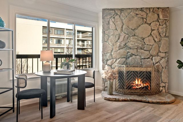 400 High Point Drive PH5, Hartsdale, NY 10530