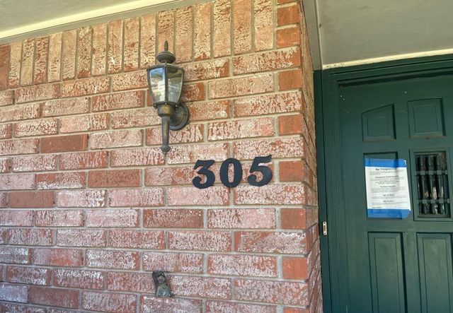 305 Leonard Street, Angleton, TX 77515