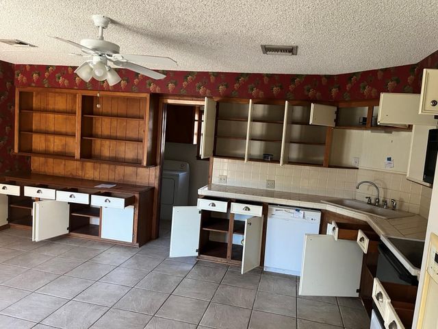 305 Leonard Street, Angleton, TX 77515