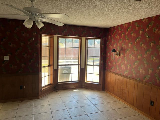 305 Leonard Street, Angleton, TX 77515