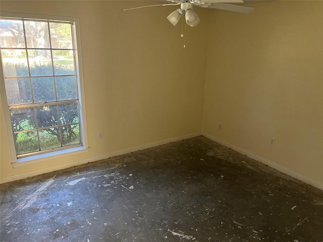 305 Leonard Street, Angleton, TX 77515