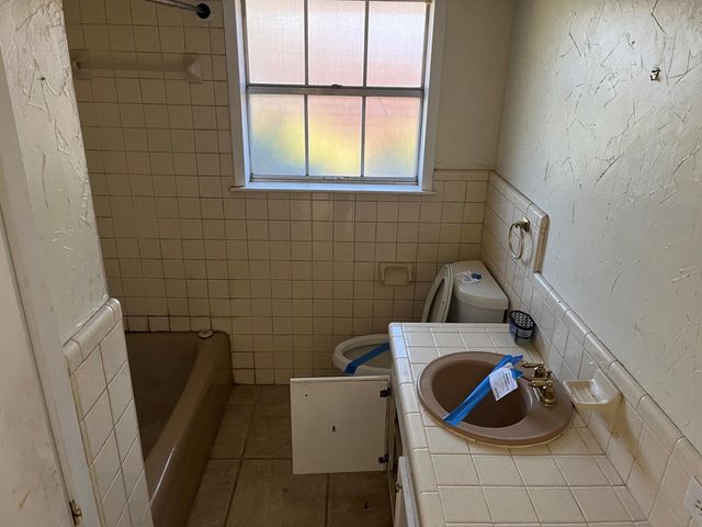 305 Leonard Street, Angleton, TX 77515