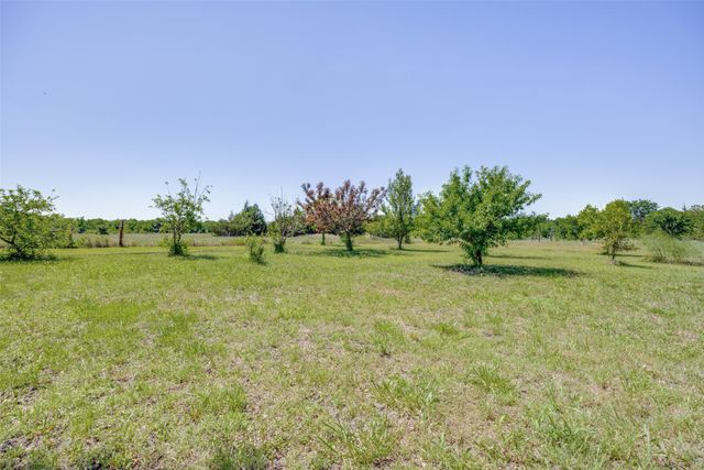 744 County Road 4910, Trenton, TX 75490